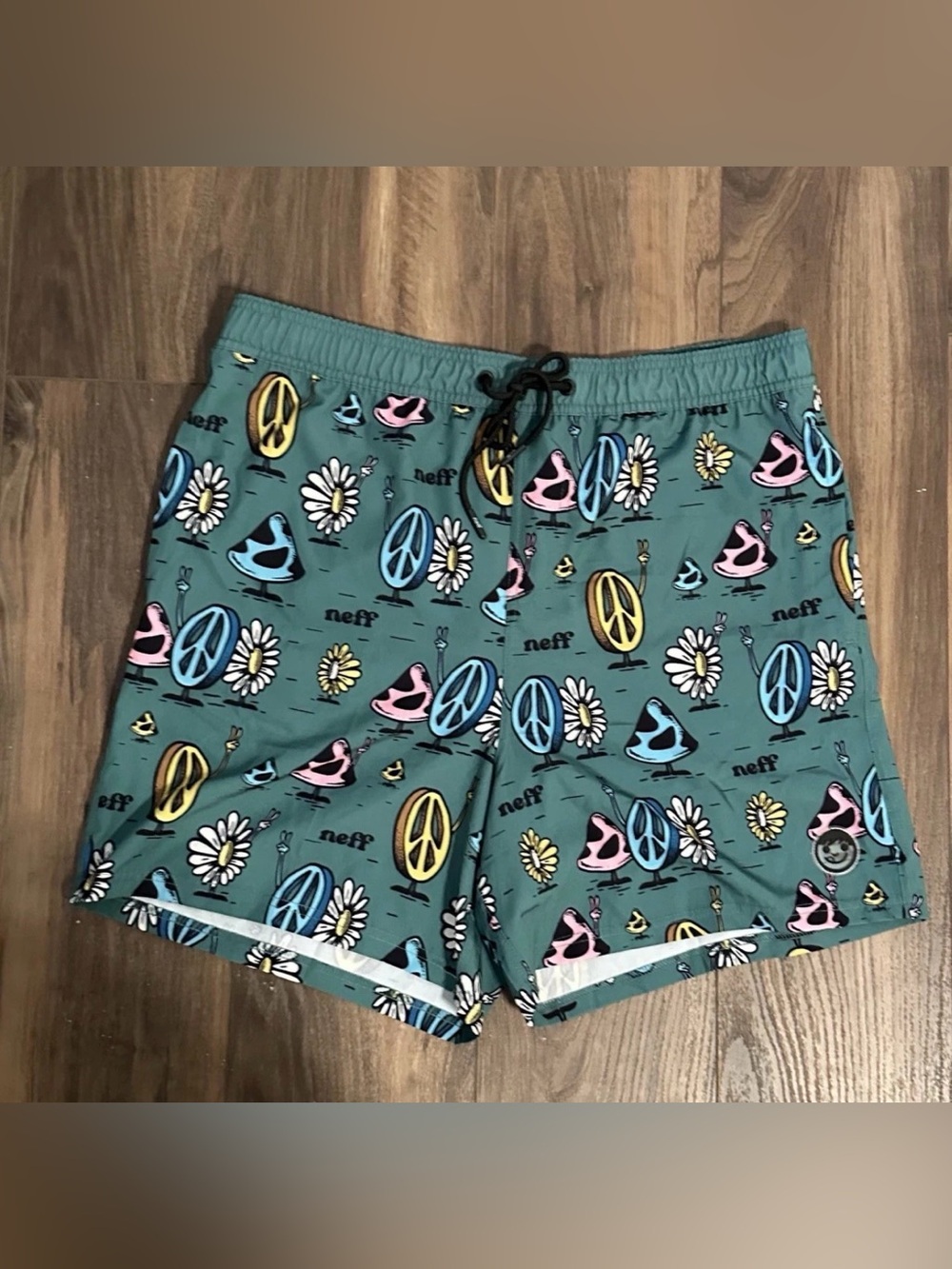 Neff XL Men’s Swim Trunks Green Peace Daisy